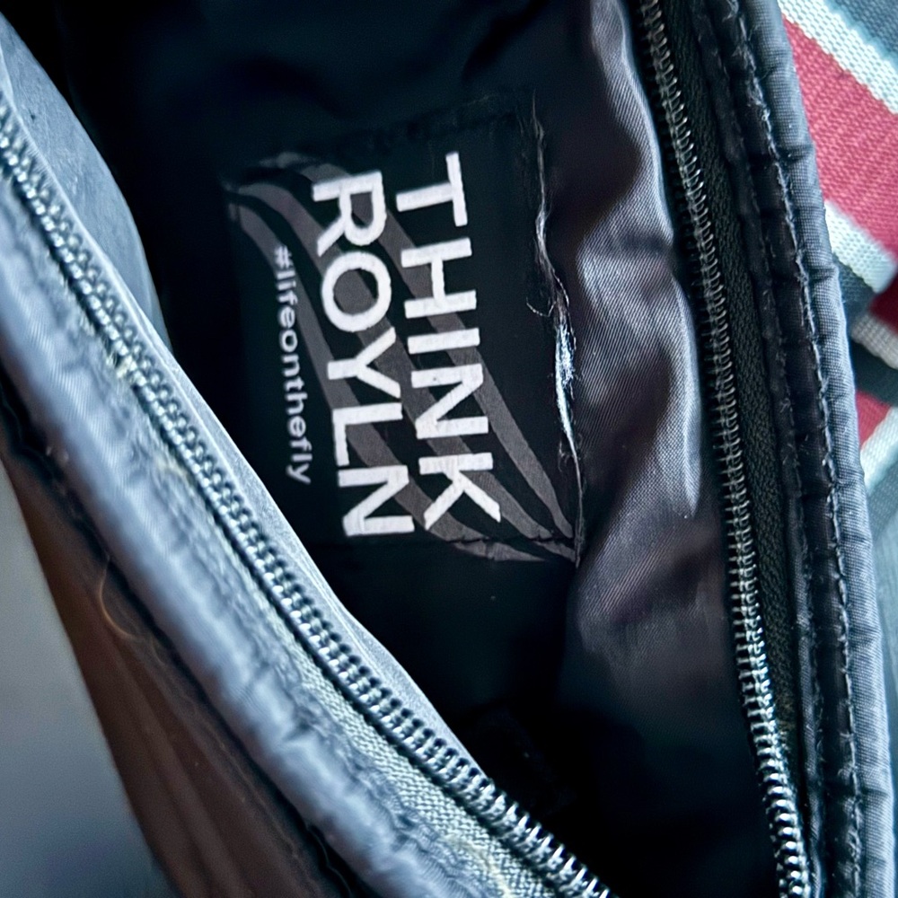 Think Royln Quilted Nylon Crossbody Bag Black Adjustable Stripe Strap - Picture 4 of 4